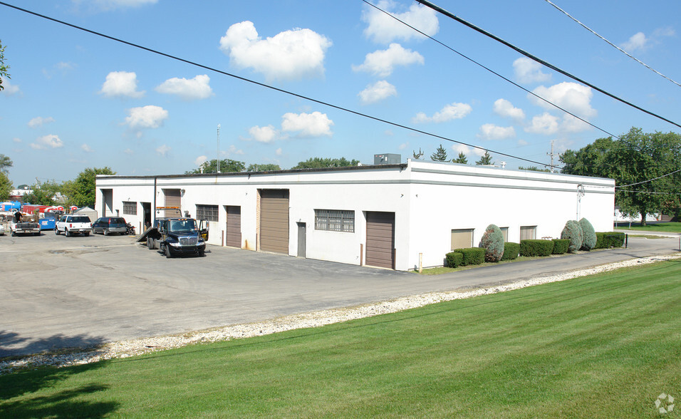 26W251 St Charles Rd, Carol Stream, IL for lease - Primary Photo - Image 1 of 12