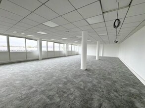 Office in Argenteuil for lease Interior Photo- Image 1 of 17