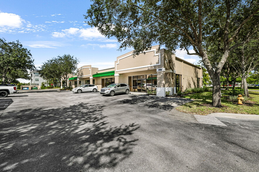 8991 Daniels Center Dr, Fort Myers, FL for sale - Building Photo - Image 1 of 14