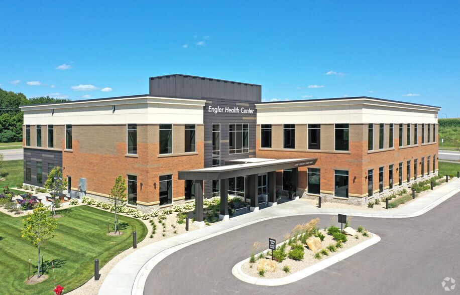 1200 Chaska Creek Way, Chaska, MN for sale - Primary Photo - Image 1 of 1