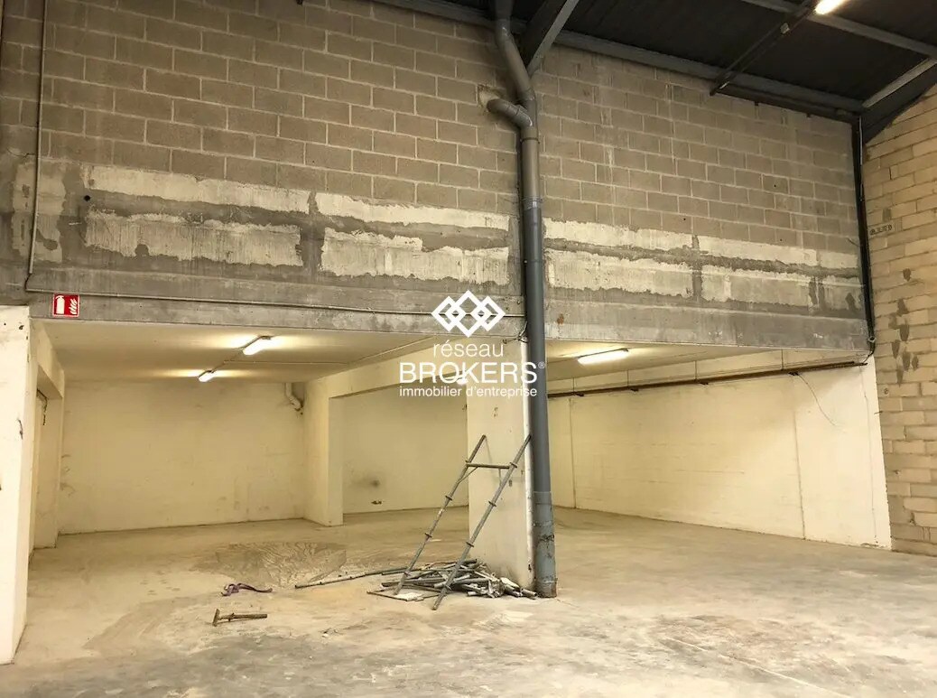 Industrial in Le Thillay for lease Interior Photo- Image 1 of 4