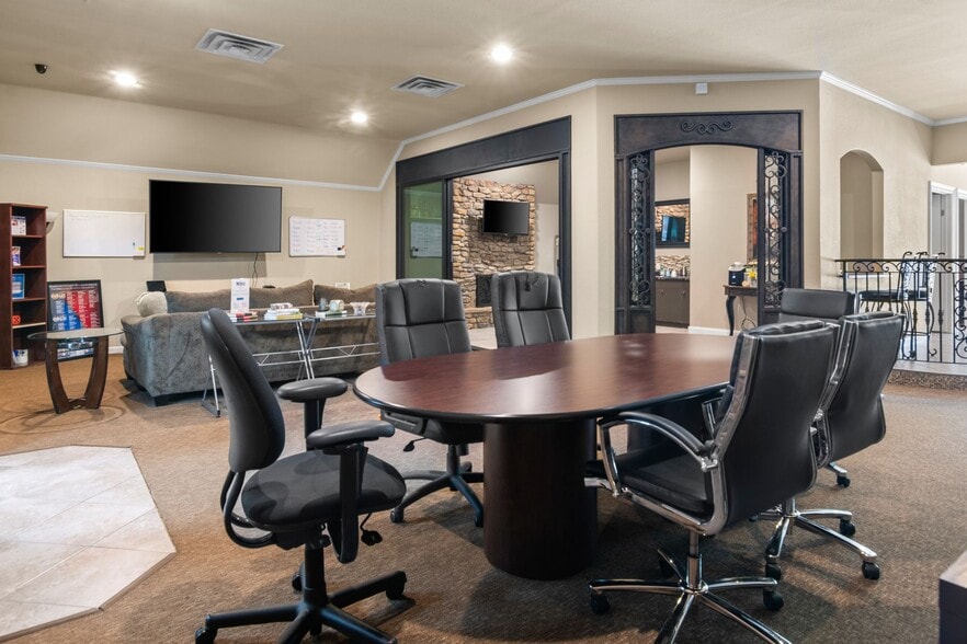 108 E Hill St, Keller, TX for sale - Building Photo - Image 3 of 7