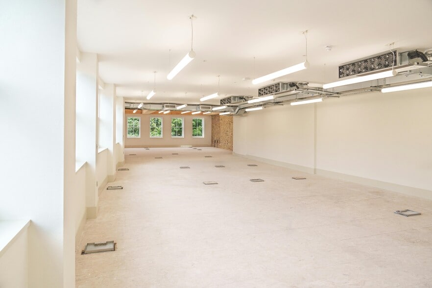 19-23 Clerkenwell Clos, London for lease - Interior Photo - Image 3 of 21