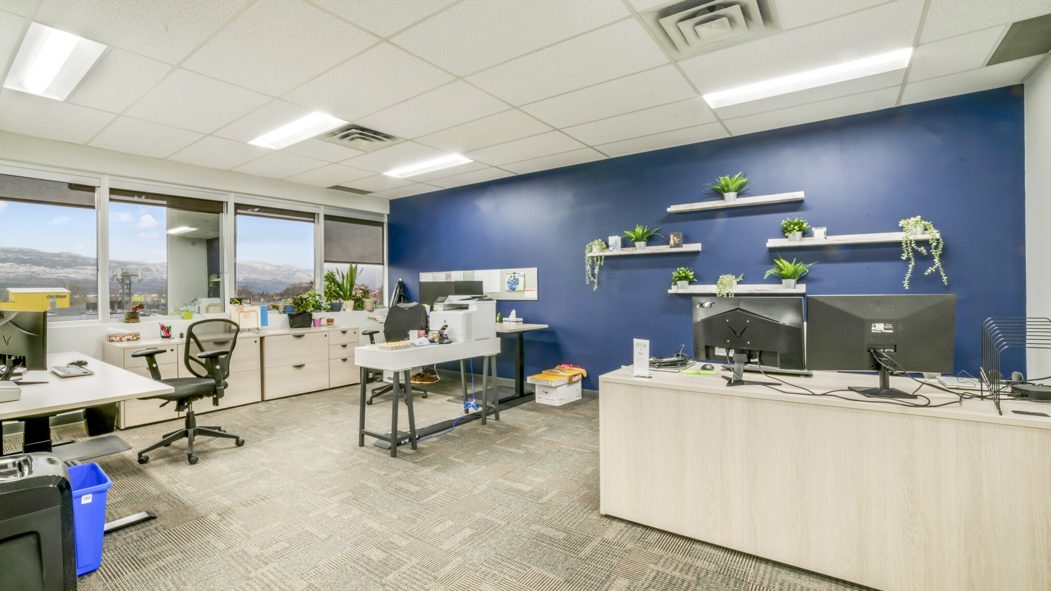 1726 Dolphin Av, Kelowna, BC for lease Interior Photo- Image 1 of 15