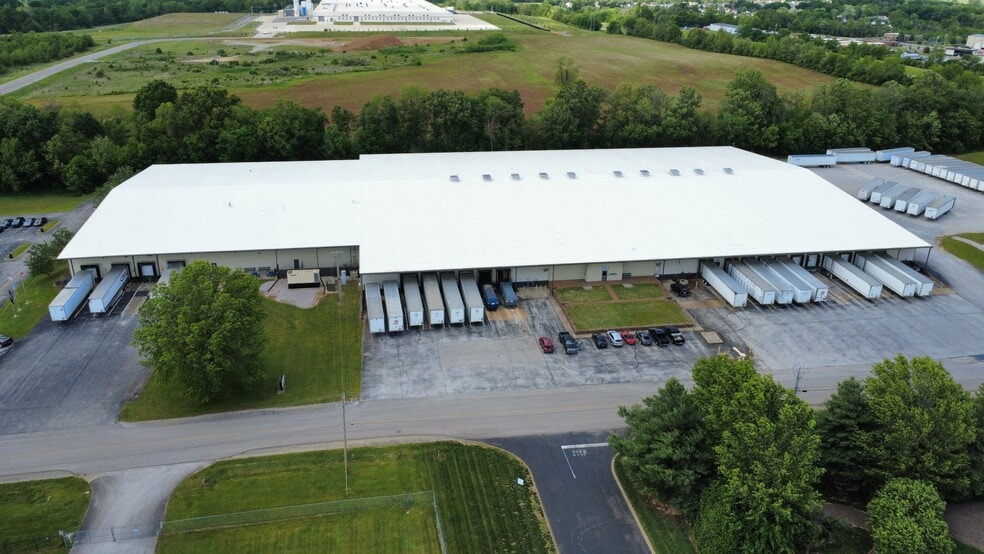 2206 Oakland Pky, Columbia, TN for sale - Building Photo - Image 2 of 6