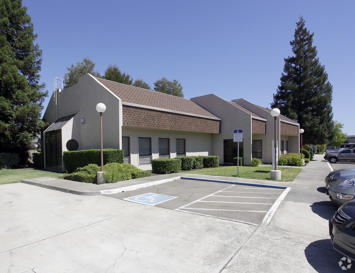 4533 Quail Lakes Dr, Stockton, CA 95207