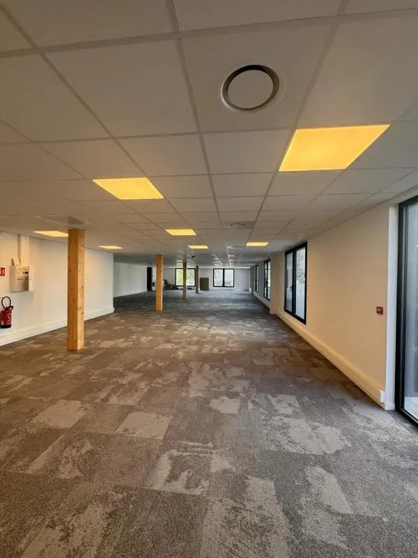 Office in Sainte-Foy-lès-Lyon for lease Interior Photo- Image 1 of 3