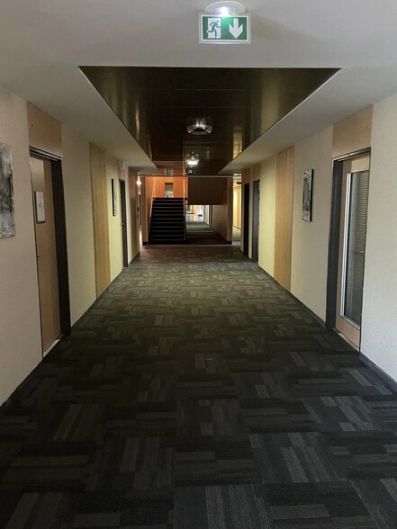 Office in Lieusaint for lease - Building Photo - Image 3 of 6