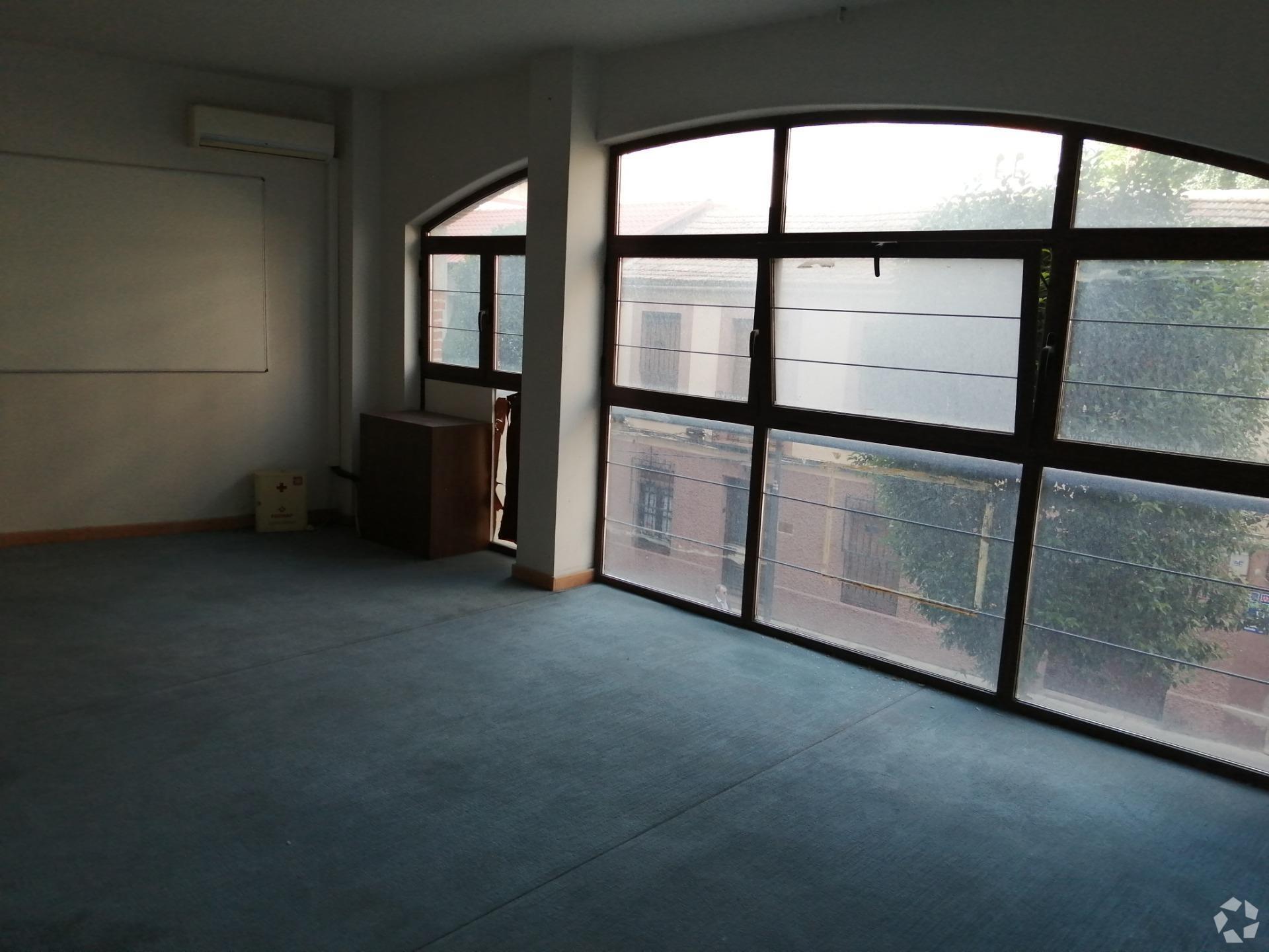 Office in Móstoles, MAD for lease Interior Photo- Image 1 of 8