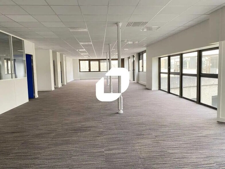 53 Rue De L'Etang, Limonest for lease - Building Photo - Image 2 of 34