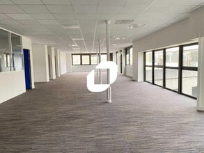 53 Rue De L'Etang, Limonest for lease Building Photo- Image 1 of 30