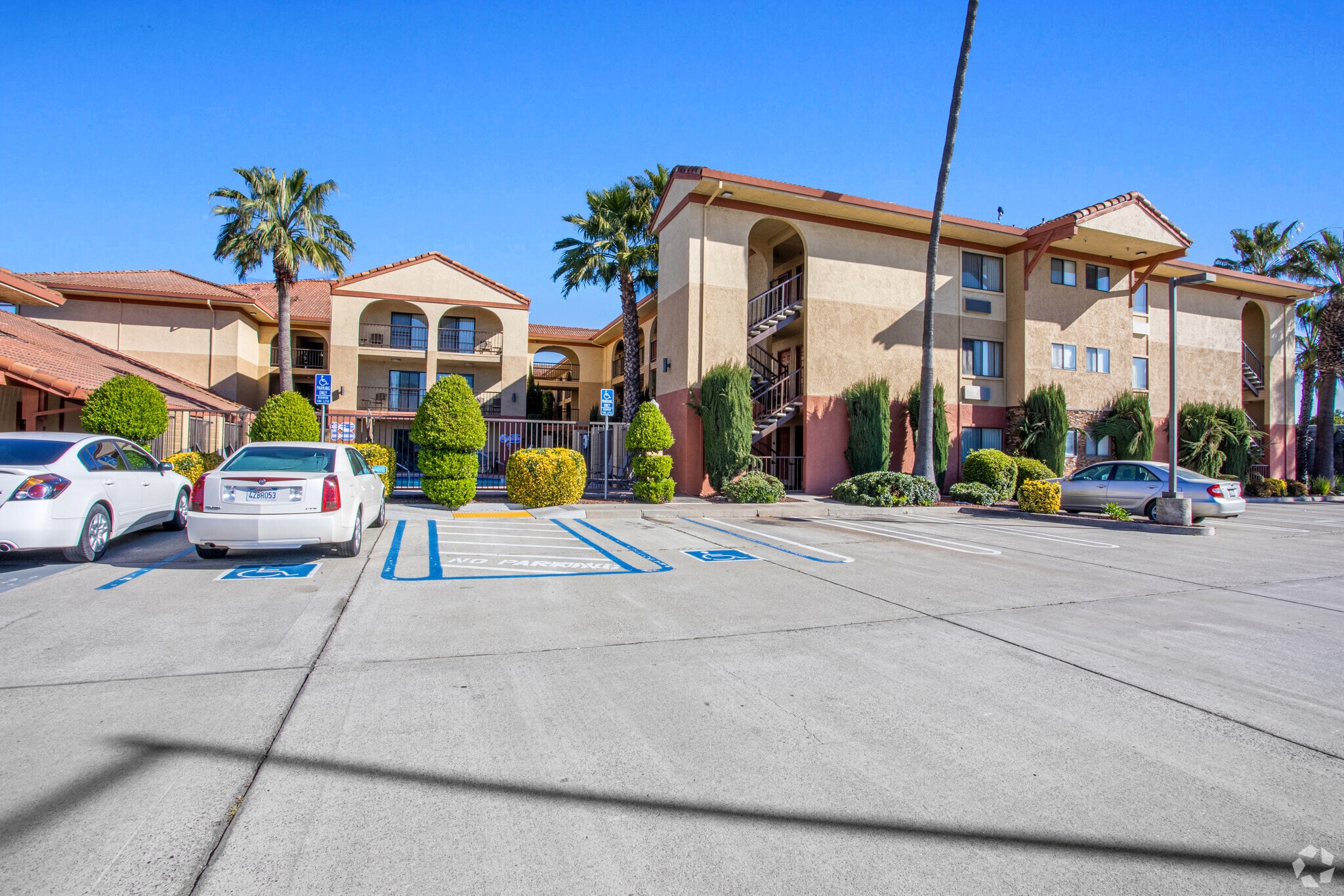 1415 E Yosemite Ave, Manteca, CA for lease Primary Photo- Image 1 of 17