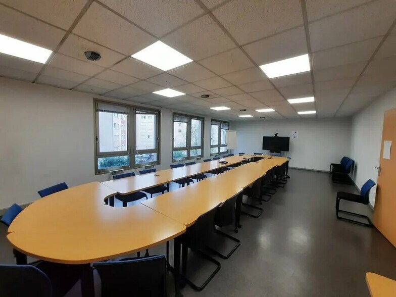 Office in Rouen for lease - Interior Photo - Image 3 of 10