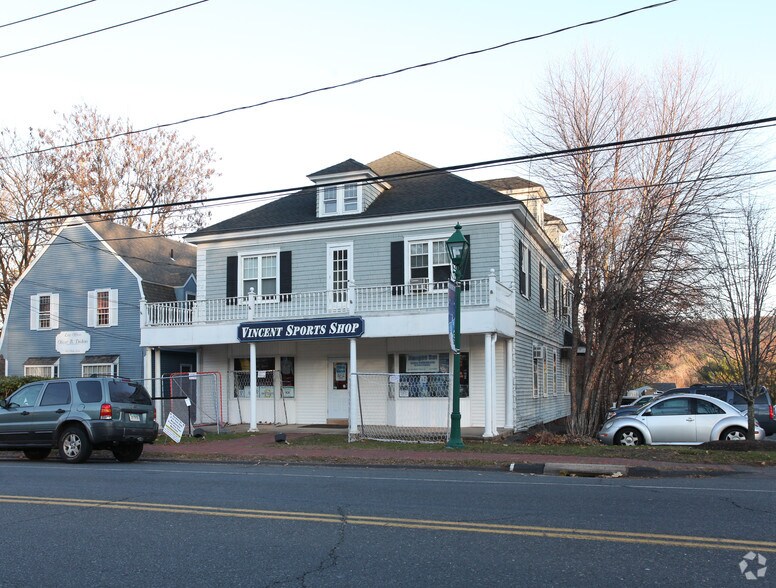 776 Hopmeadow St, Simsbury, CT 06070