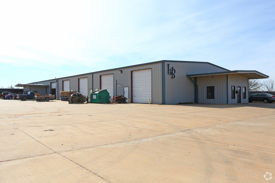 660 W SW 59th St, Mustang, OK for lease - Building Photo - Image 1 of 8