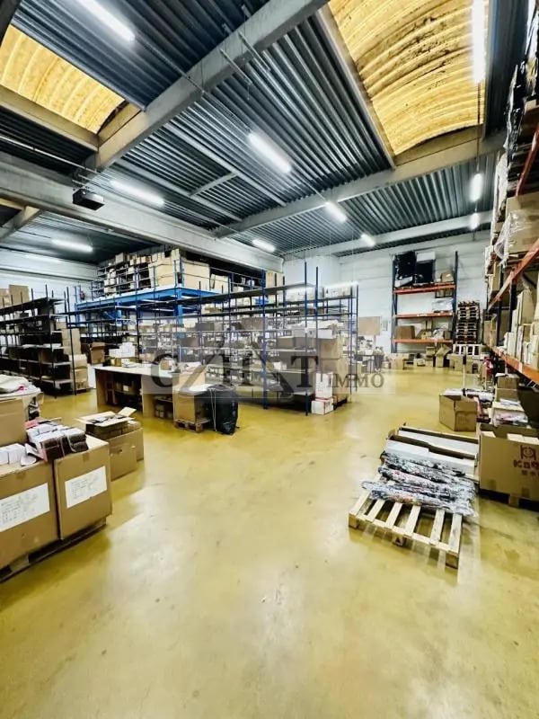 Industrial in Villejuif for lease Building Photo- Image 1 of 6