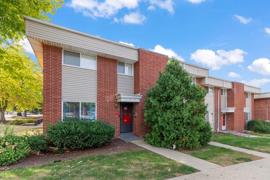 1801 W John St, Champaign, IL for sale - Building Photo - Image 3 of 6