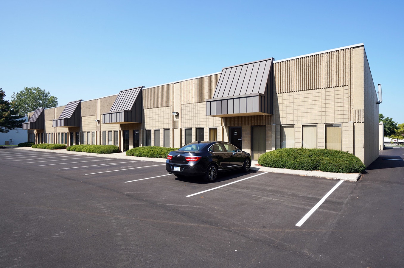 16891699 W Hamlin Rd, Rochester Hills, MI 48309