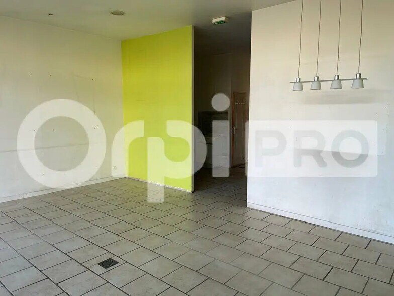 Retail in Feytiat for lease - Interior Photo - Image 3 of 5