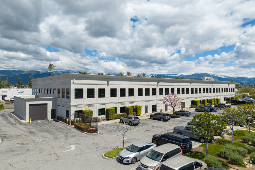 655 W Rialto Ave, San Bernardino, CA for lease - Building Photo - Image 3 of 7