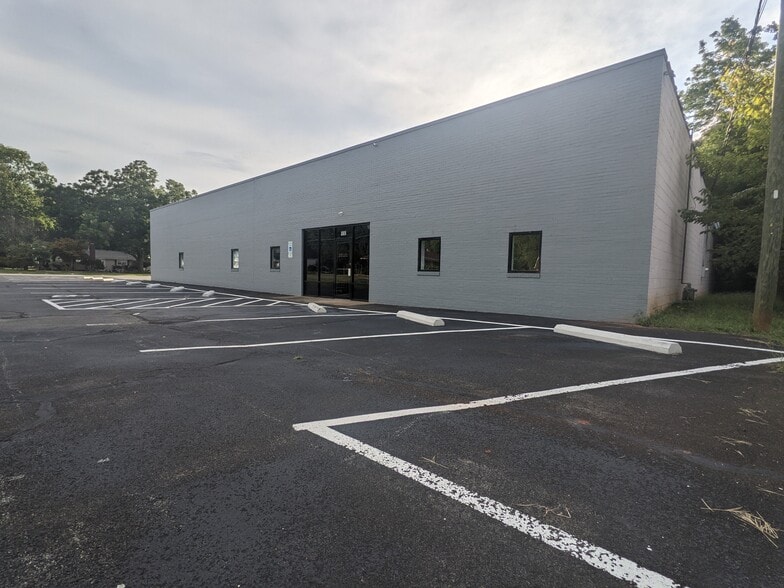 930 S Graham-hopedale Rd, Graham, NC for lease - Building Photo - Image 1 of 9