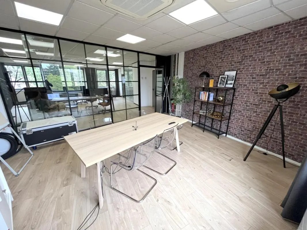Office in Saint-Germain-en-Laye for lease Interior Photo- Image 1 of 6