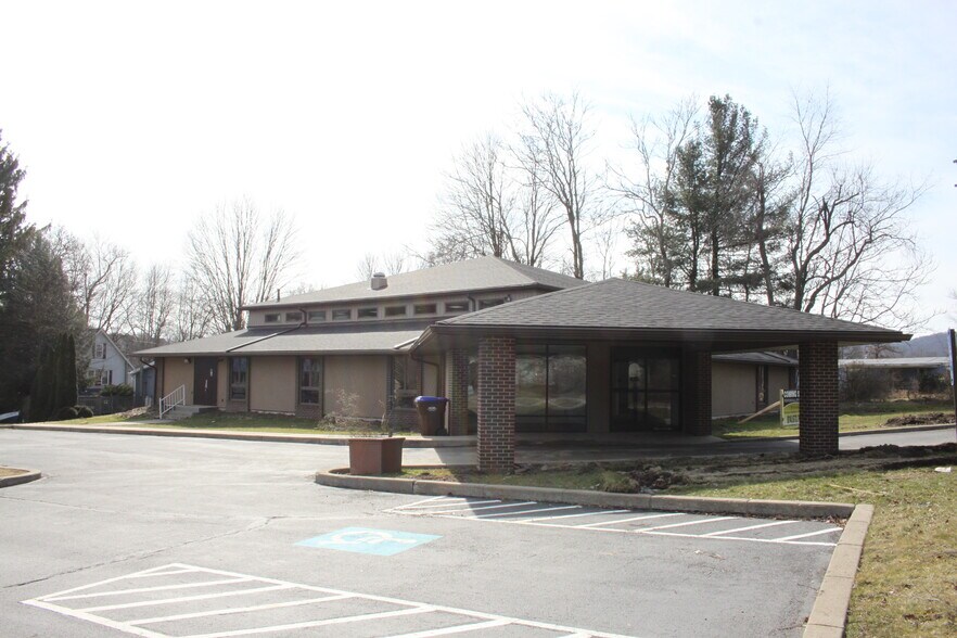 112 Circle St, Franklin, PA 16323