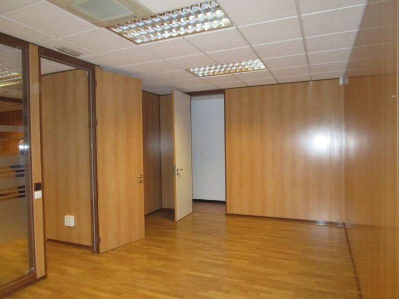 Retail in Salamanca for lease - Building Photo - Image 2 of 42