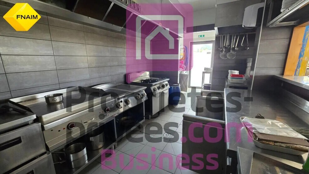 Flex in Vendres for sale - Building Photo - Image 2 of 6