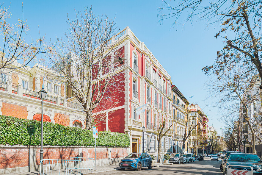 Calle Fernando el Santo, 15, Madrid, Madrid for lease - Building Photo - Image 1 of 2