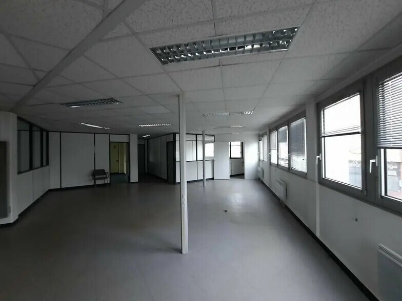 Office in Rouen for sale - Interior Photo - Image 3 of 9