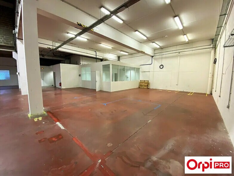 Flex in Verrières-Le-Buisson for lease - Interior Photo - Image 3 of 11