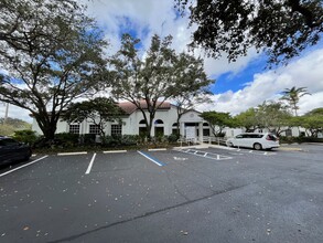 8391-8397 W Oakland Park Blvd, Sunrise, FL for lease Building Photo- Image 1 of 8