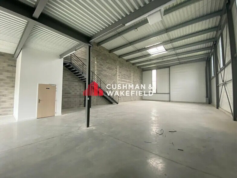 Flex in Fenouillet for lease - Building Photo - Image 3 of 10