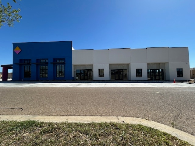 2411 Jacaman Rd, Laredo, TX for lease Building Photo- Image 1 of 18