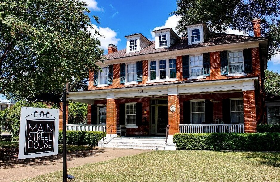 409 E Main St, Brenham, TX for sale - Primary Photo - Image 1 of 1