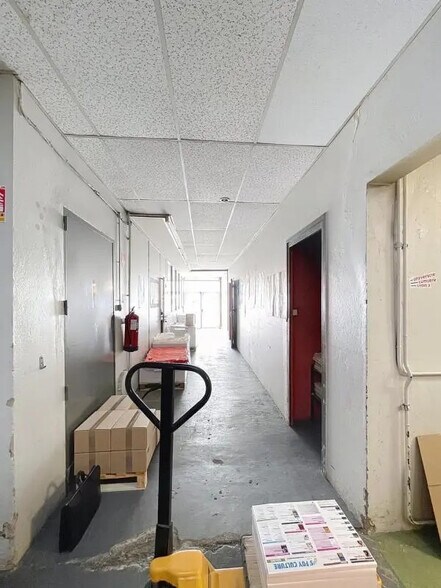 43 Rue Magenta, Villeurbanne for sale - Interior Photo - Image 3 of 9