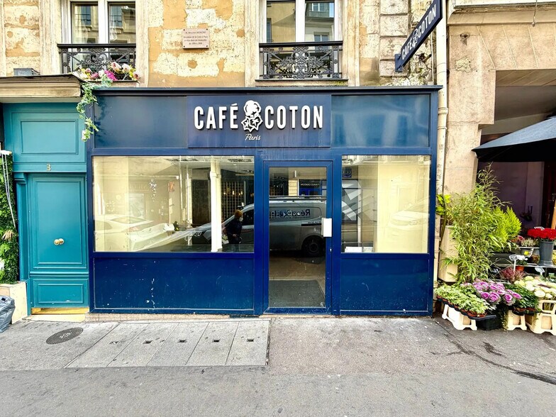 Retail in Paris for lease - Building Photo - Image 1 of 2