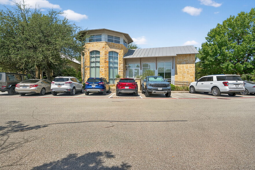16023 Via Shavano, San Antonio, TX for sale - Building Photo - Image 2 of 18