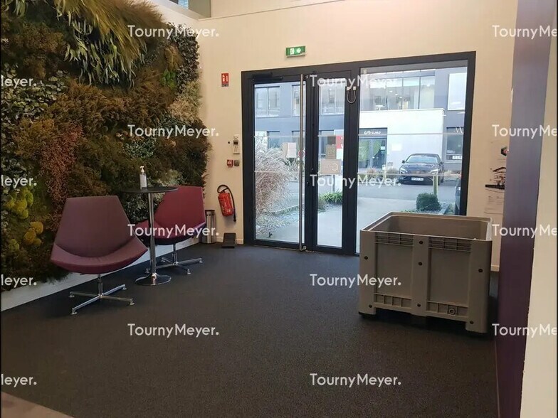 Office in Saint-Grégoire for lease - Building Photo - Image 2 of 8