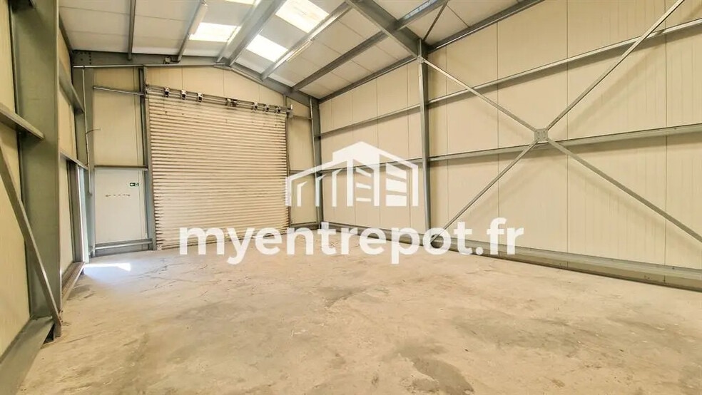 Flex in Marseille for lease - Building Photo - Image 2 of 7