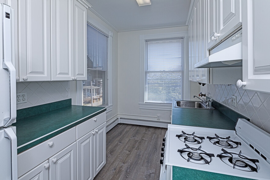 58 Bridge Ave, Bay Head, NJ for lease - Interior Photo - Image 3 of 7