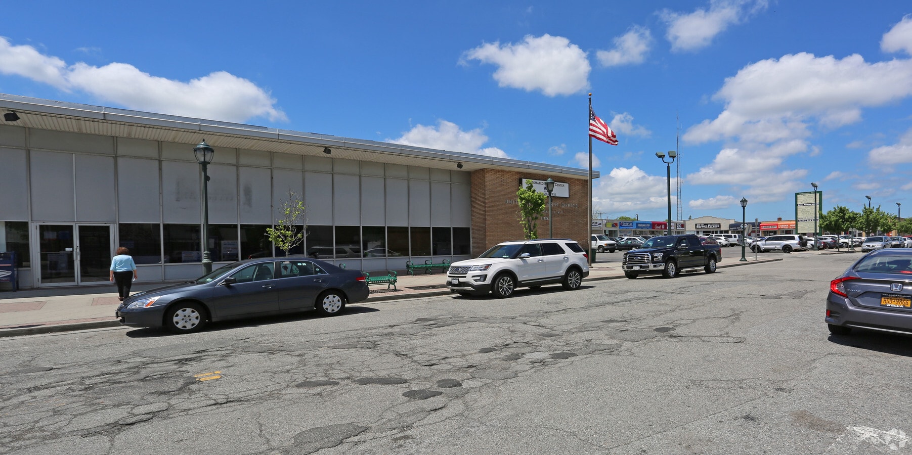 128176 Gardiners Ave, Levittown, NY 11756