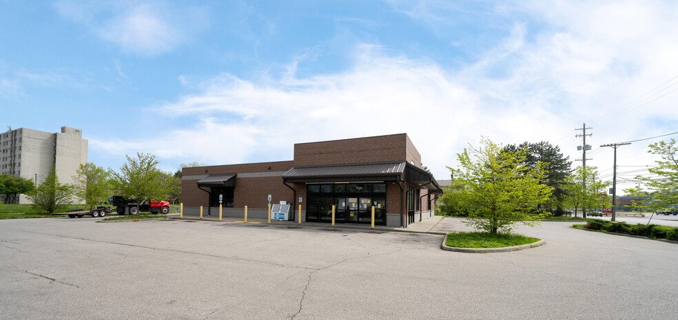 16015 Lake Shore Blvd, Cleveland, OH for lease - Primary Photo - Image 1 of 4
