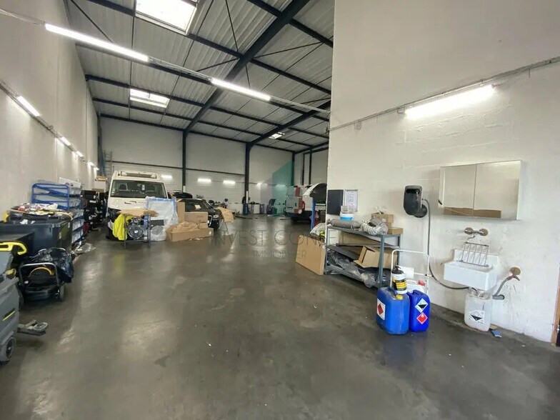 Flex in Viarmes for lease - Building Photo - Image 1 of 15