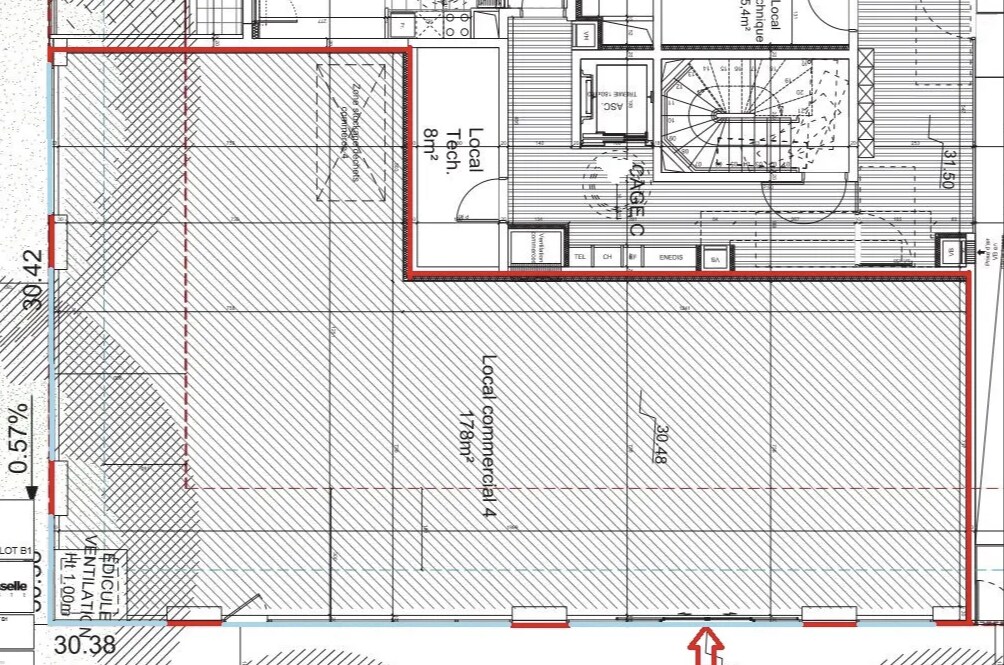 Retail in Asnières-sur-Seine for lease Interior Photo- Image 1 of 1