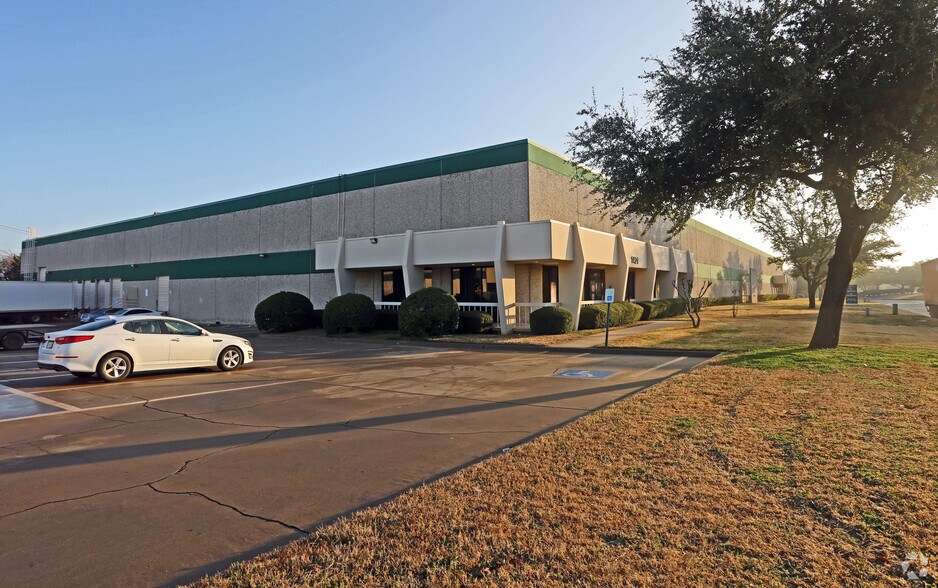 1421-1425 Avenue R, Grand Prairie, TX for sale - Primary Photo - Image 1 of 1