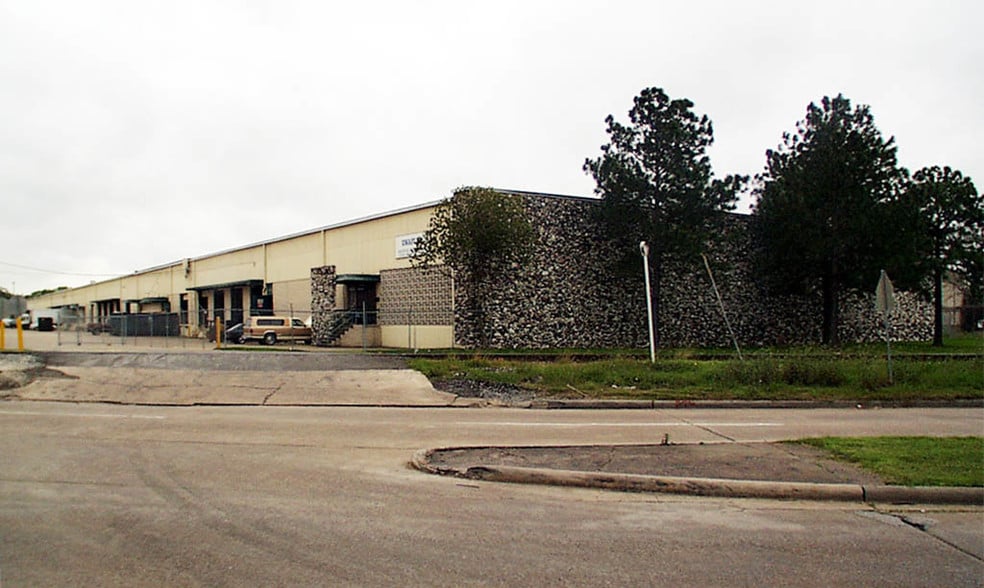 6000-6018 Griggs Rd, Houston, TX for lease - Building Photo - Image 3 of 12