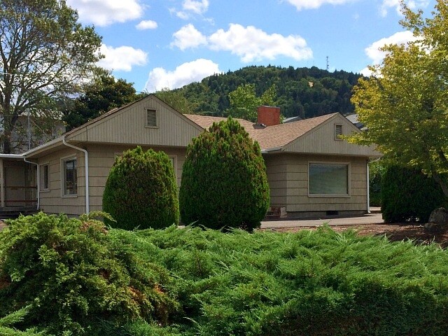 859 W Lookingglass Rd, Roseburg, OR for sale Building Photo- Image 1 of 1