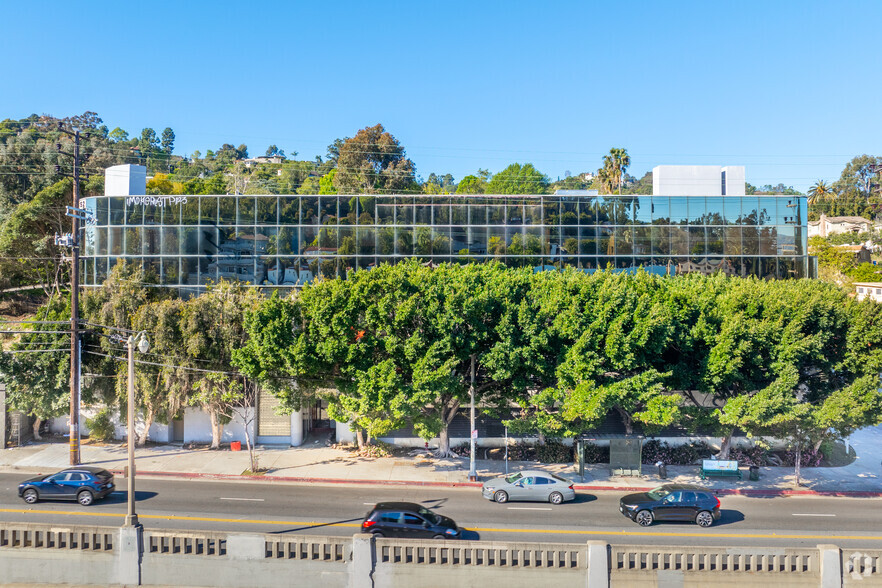 3151 Cahuenga Blvd W, Los Angeles, CA for lease - Building Photo - Image 3 of 6